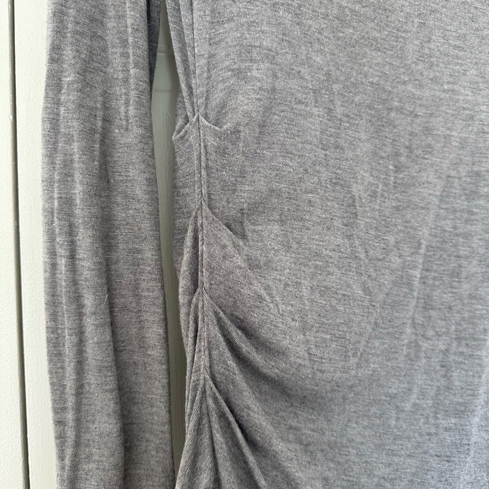 Boatneck dressy grey shirt from Banana Republic - Picture 3 of 5